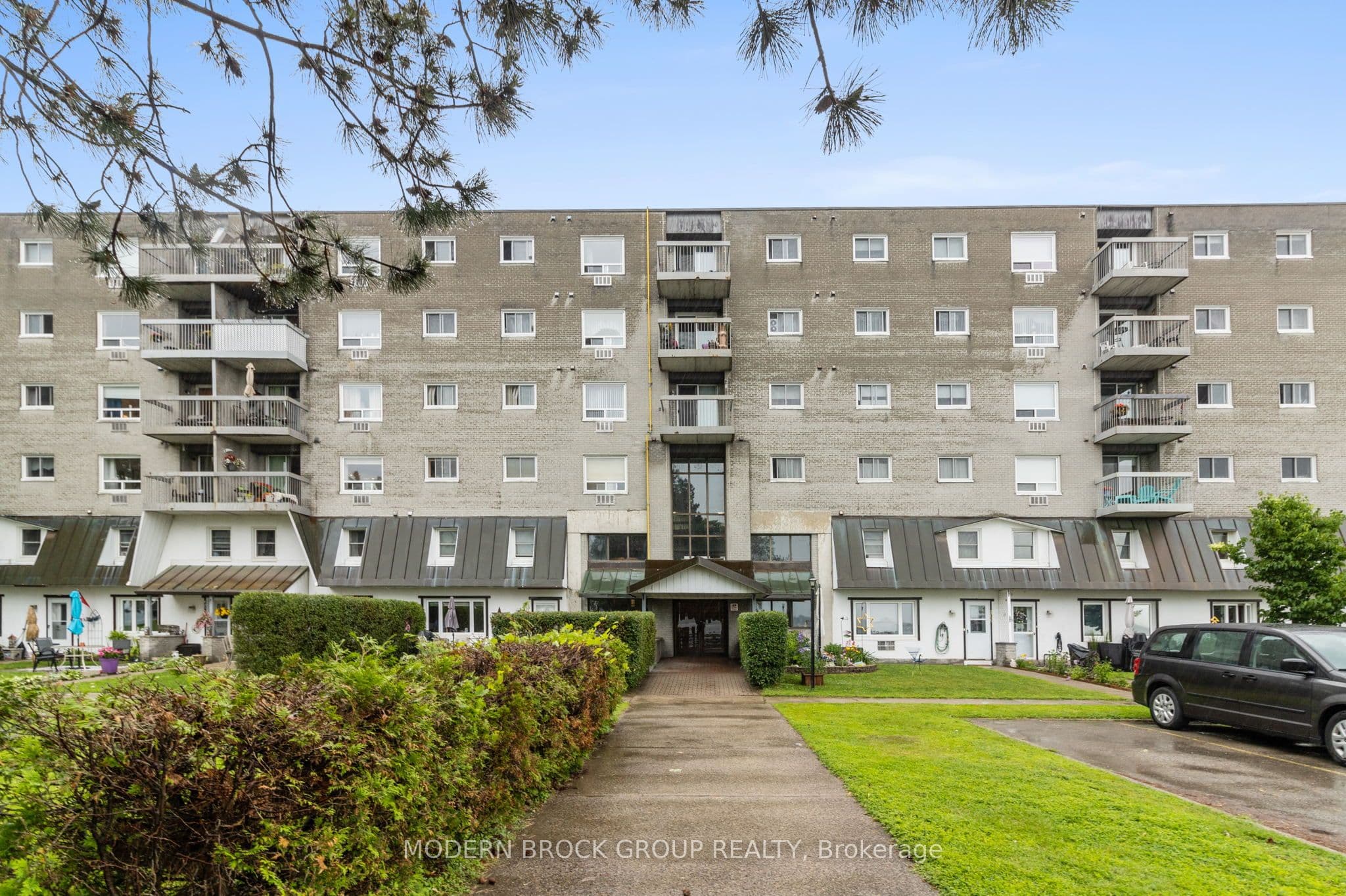 Unit 608 235 Water Street photo 1