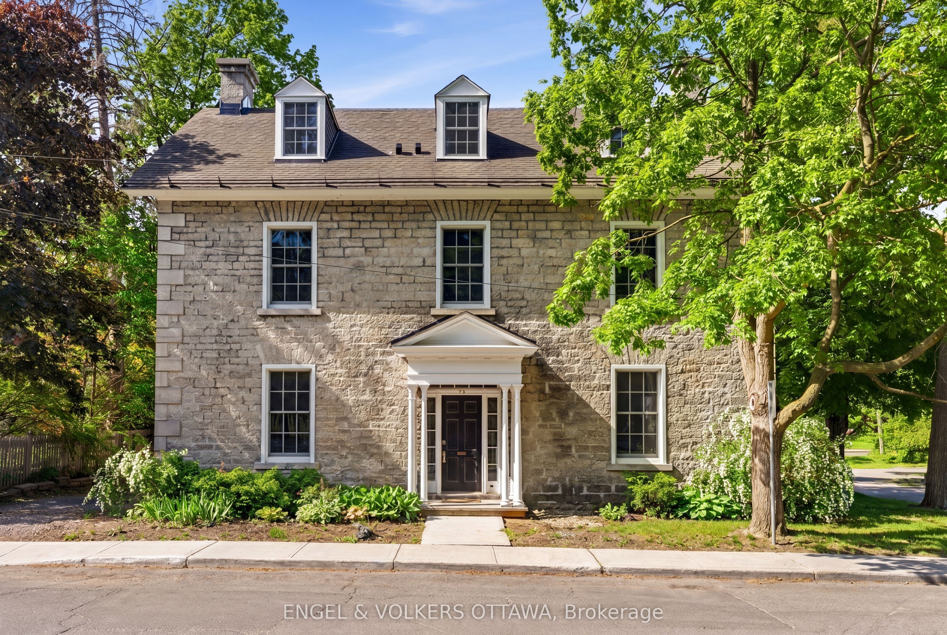 35 MacKay Street photo 1