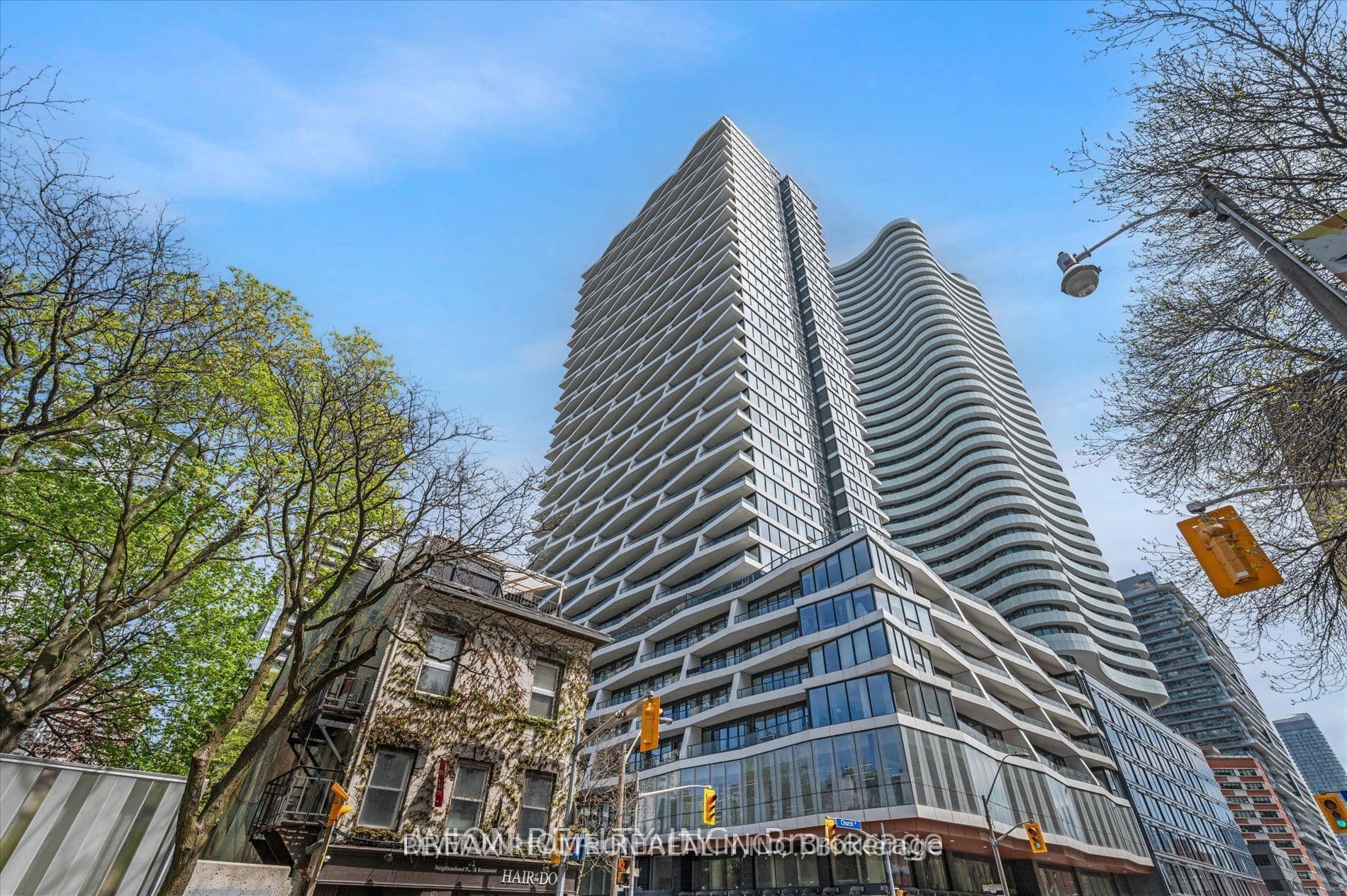 Unit 1016 85 Wood Street photo 1