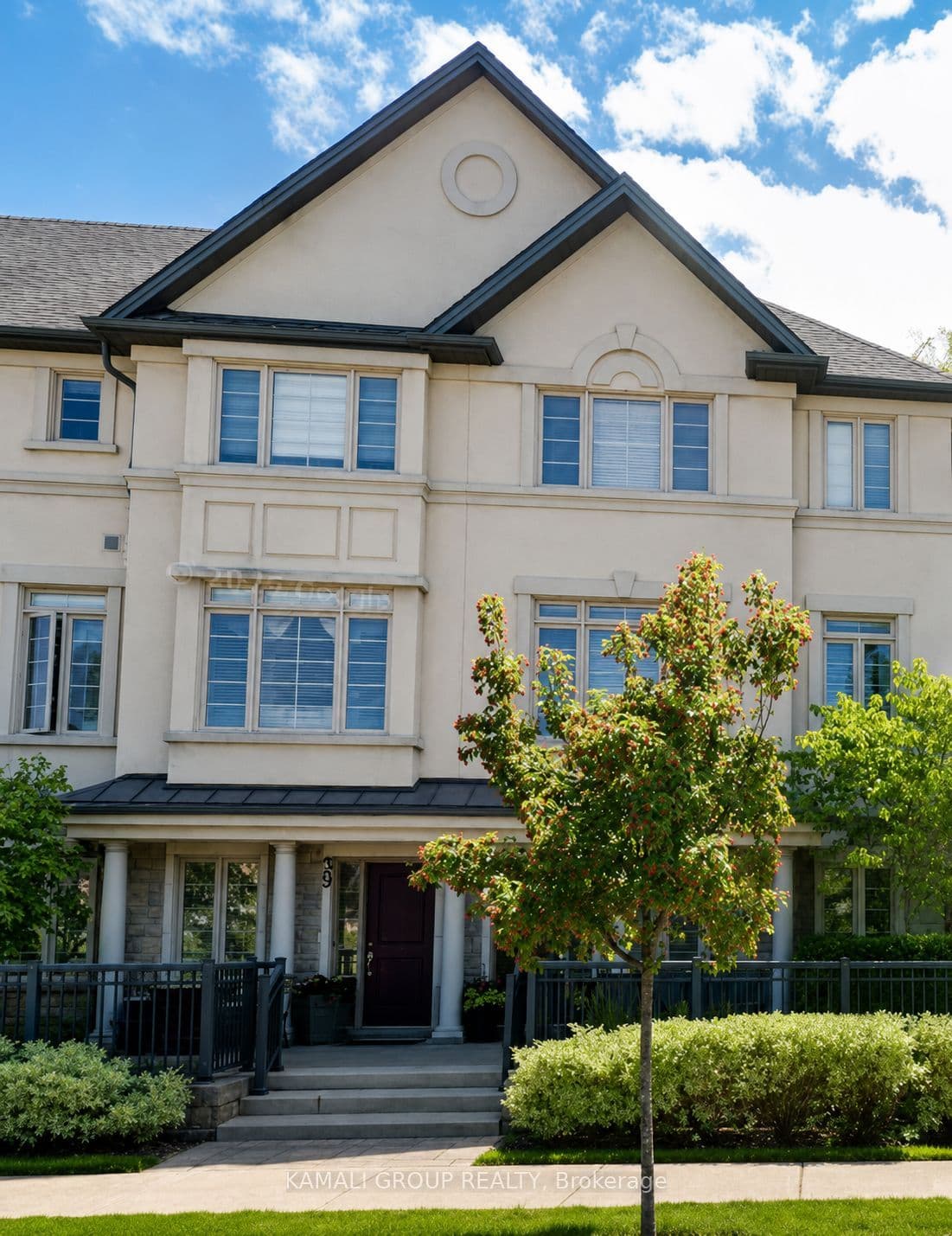 39 Beverley Glen Boulevard photo 1