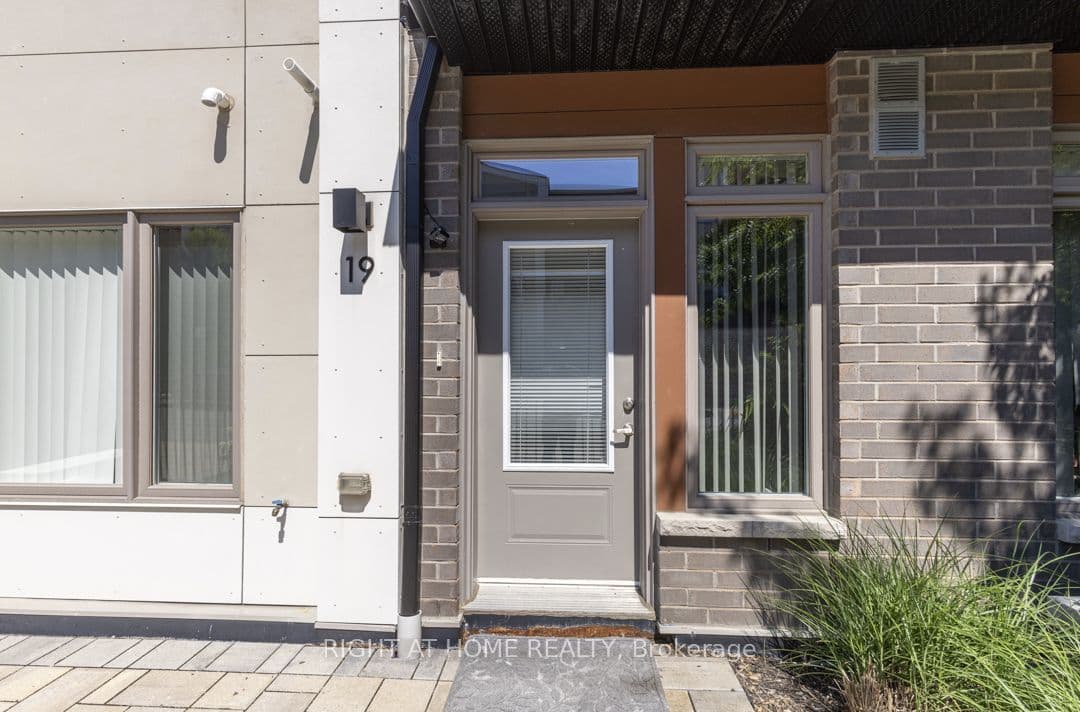 Unit 15 60 Orchid Place Drive photo 1