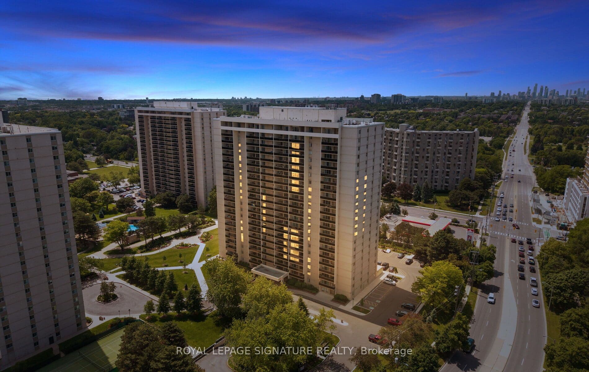 Unit 606 820 Burnhamthorpe Road photo 1