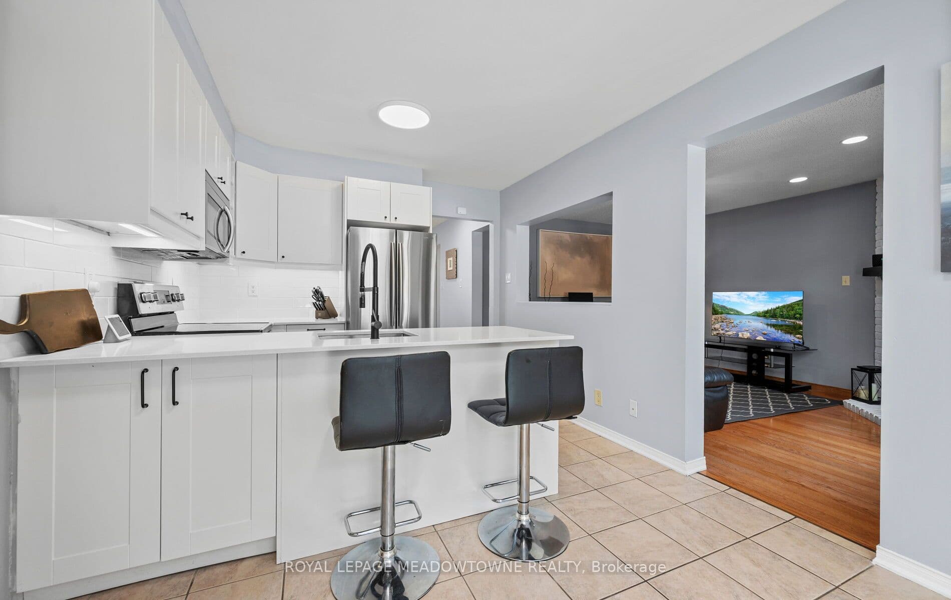 16 Cox Crescent photo 1