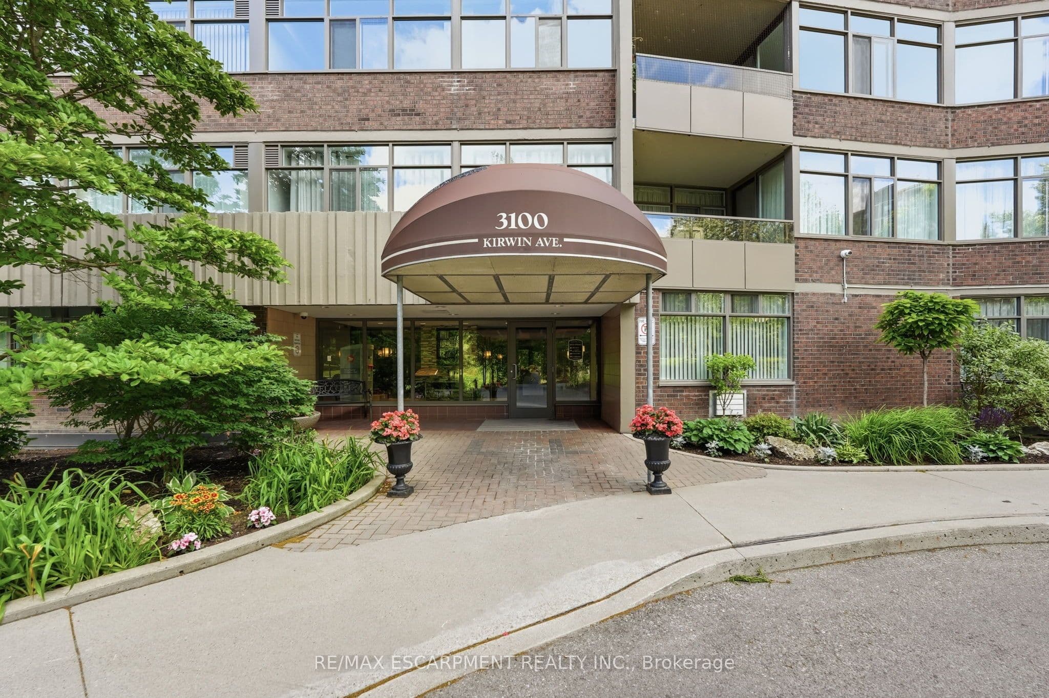 Unit 206 3100 Kirwin Avenue photo 1