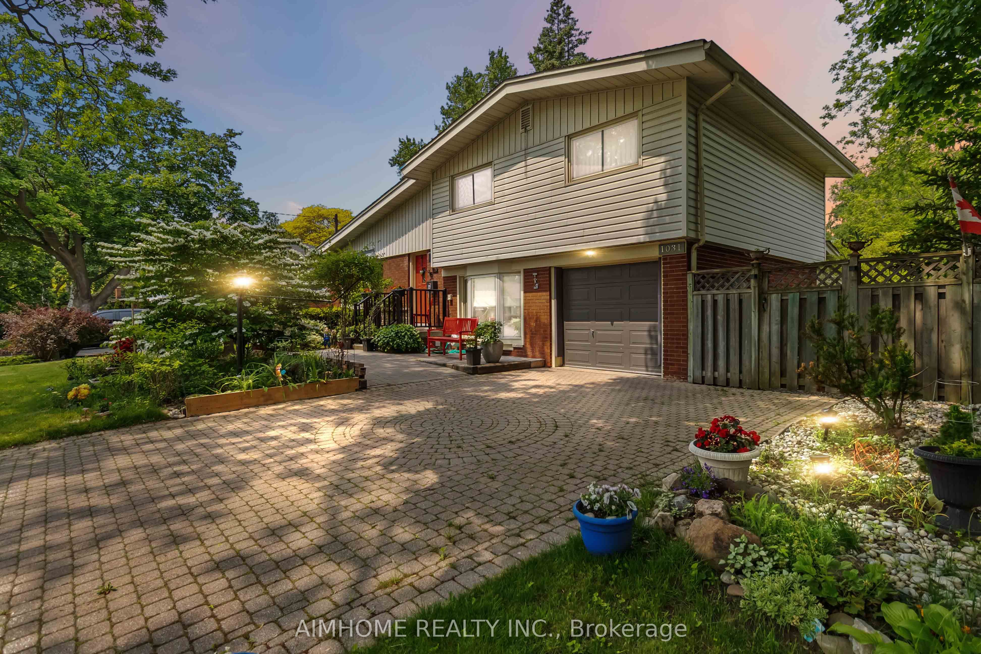 1031 Marley Crescent photo 1