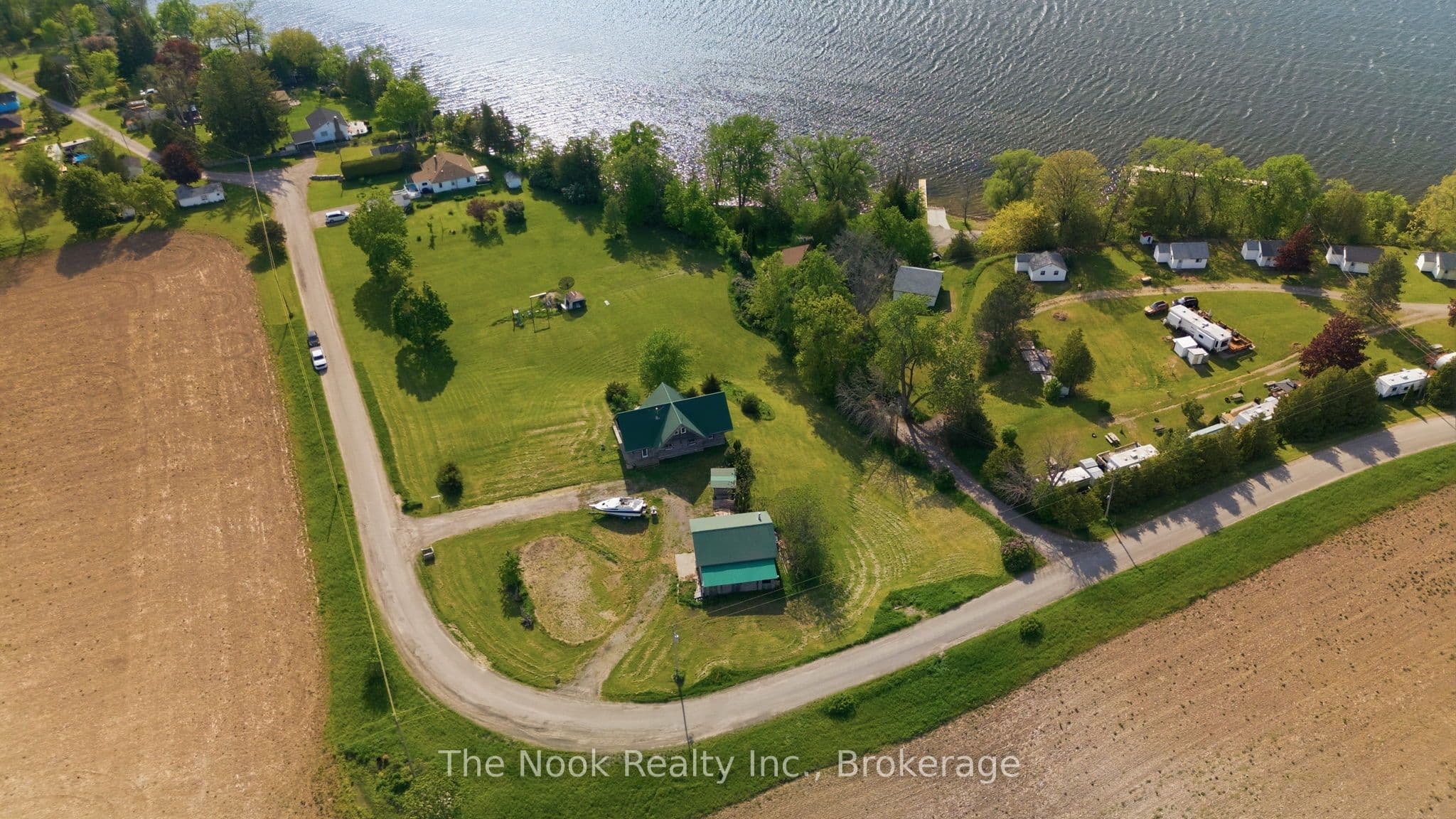 493 Island View Road photo 1