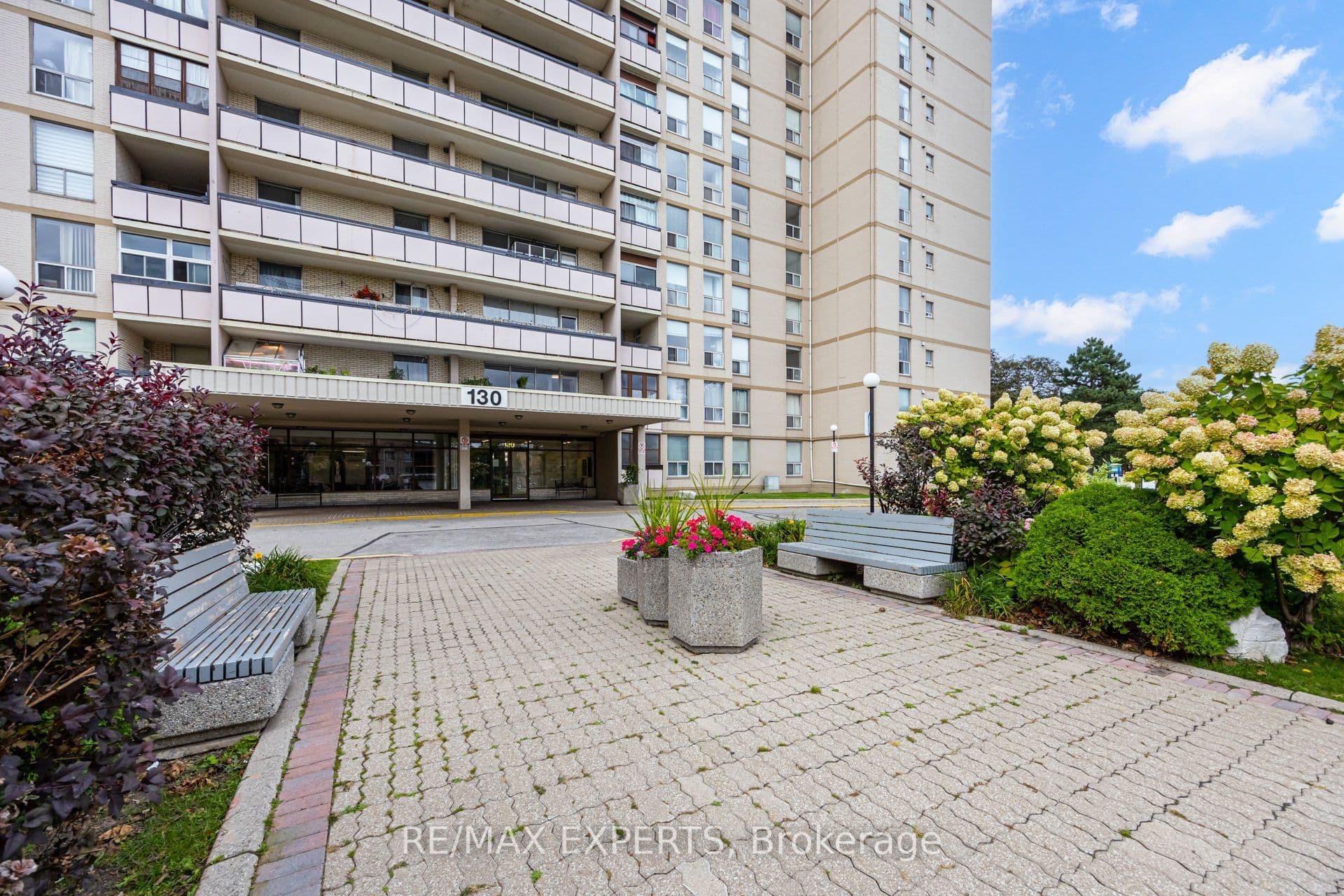 Unit 1104 130 Neptune Drive photo 1
