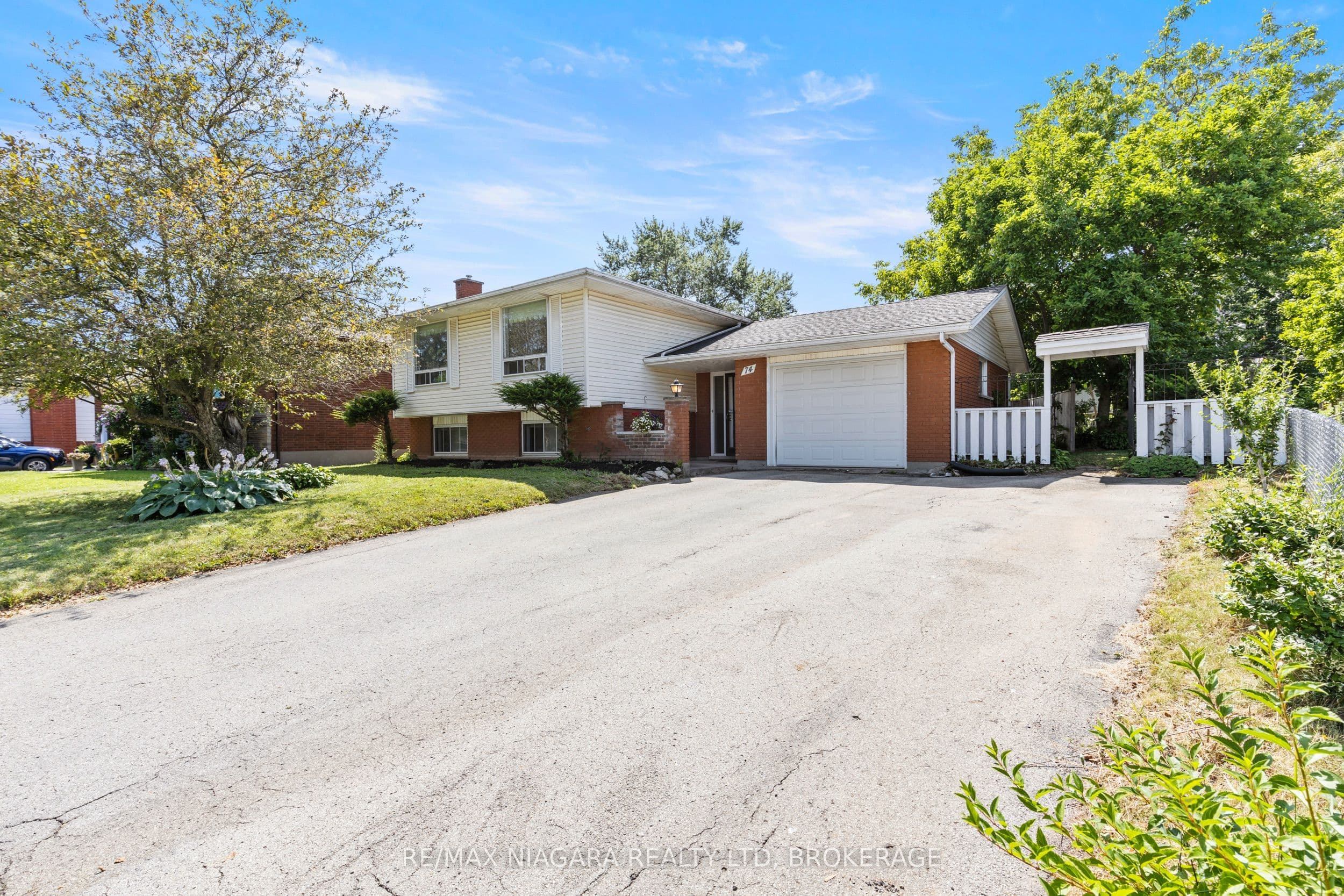 74 Westwood Crescent photo 1